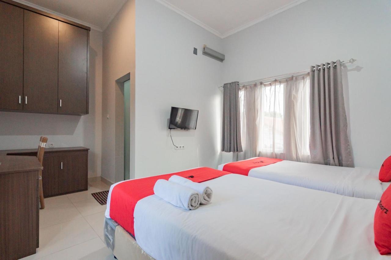Reddoorz Plus Syariah @ Tuparev Cirebon 3 Εξωτερικό φωτογραφία
