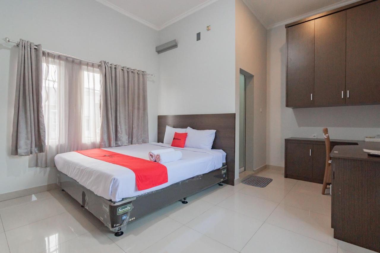Reddoorz Plus Syariah @ Tuparev Cirebon 3 Εξωτερικό φωτογραφία