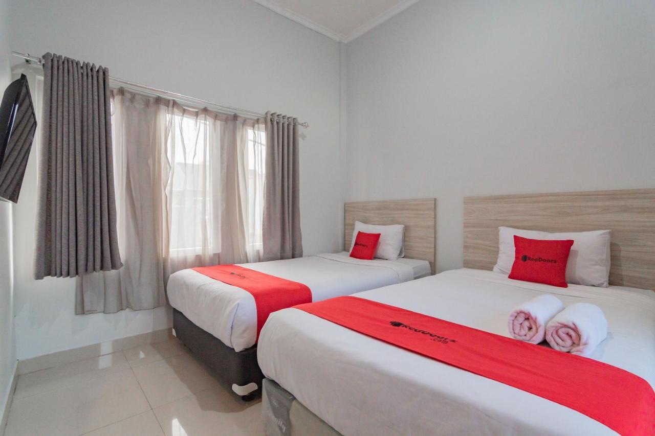 Reddoorz Plus Syariah @ Tuparev Cirebon 3 Εξωτερικό φωτογραφία